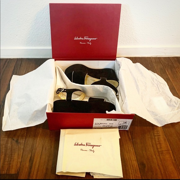 BRAND NEW Salvatore Ferragamo Suede Black Sandal - Picture 7 of 11